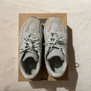 Yeezy boost 700 Salt